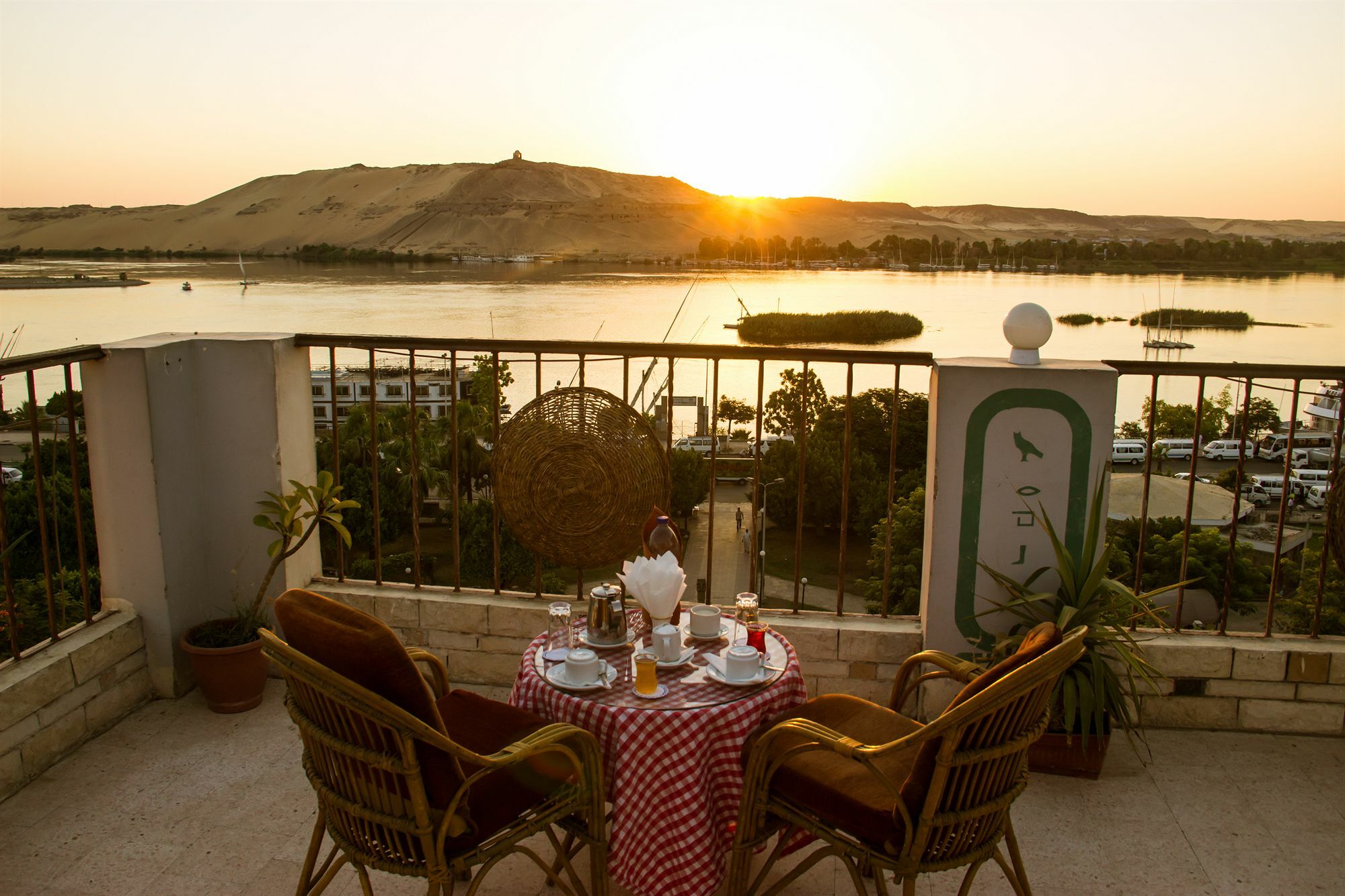 Marhaba Palace Hotel Aswan Exterior photo